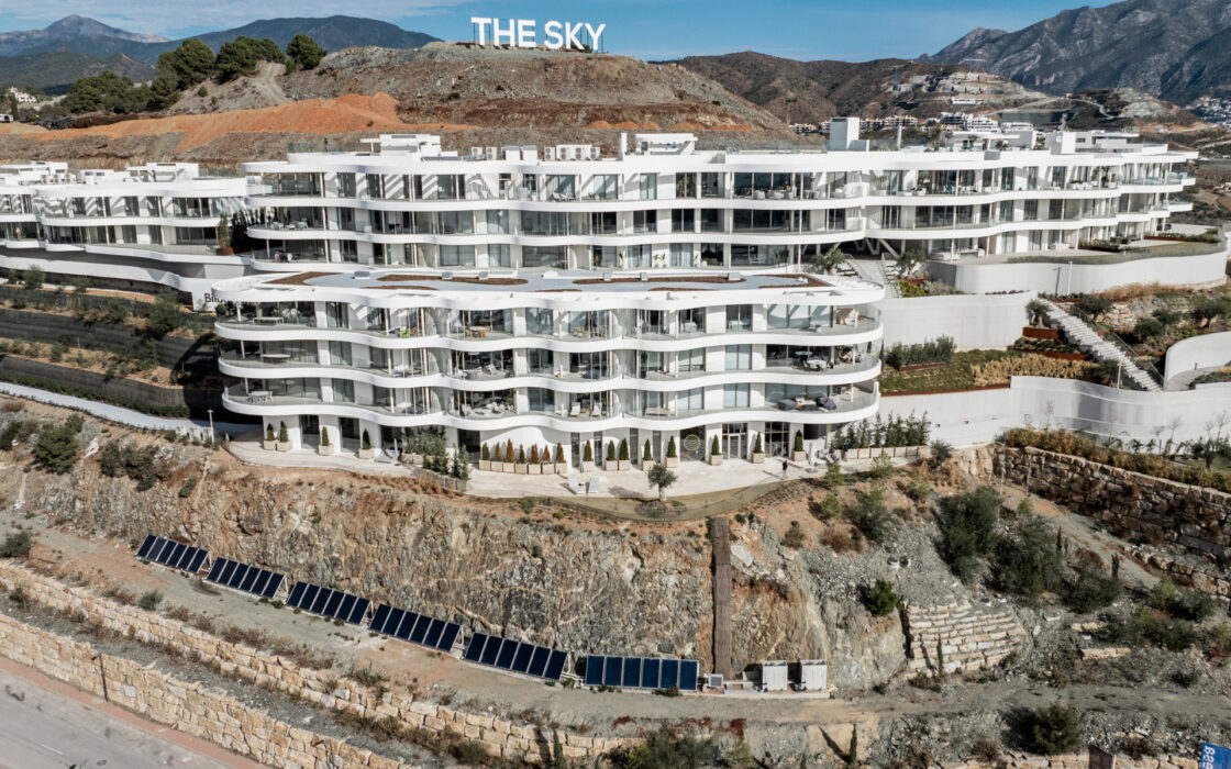 Сучасна 2-кімнатна квартира в Марбельї з терасою