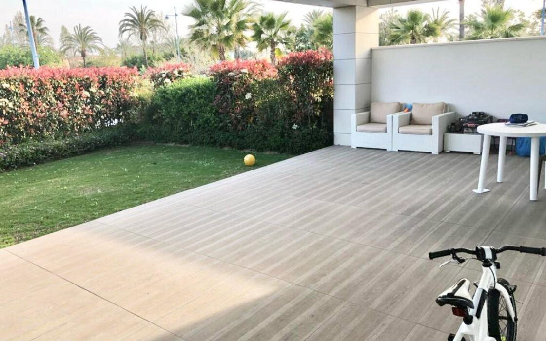 Квартира с частным садом в Сан-Педро-де-Алькантара, 109 кв.м.