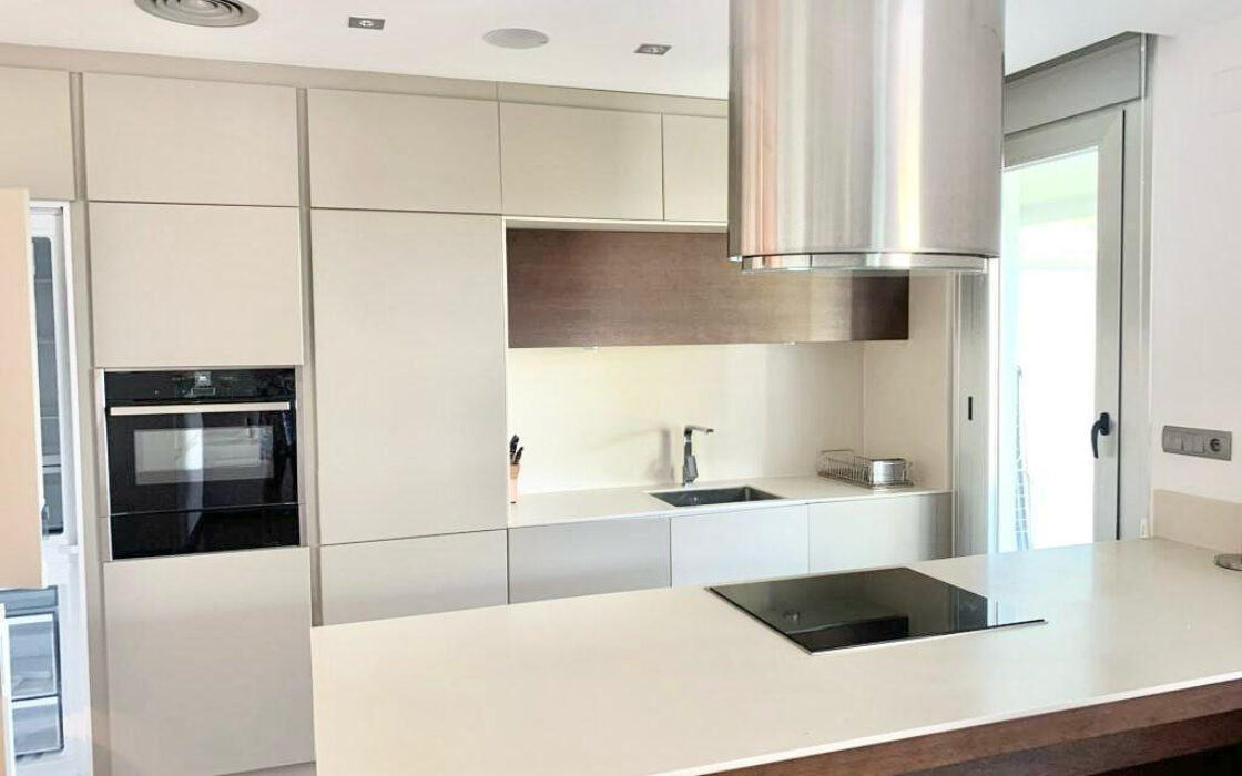 Квартира с частным садом в Сан-Педро-де-Алькантара, 109 кв.м.