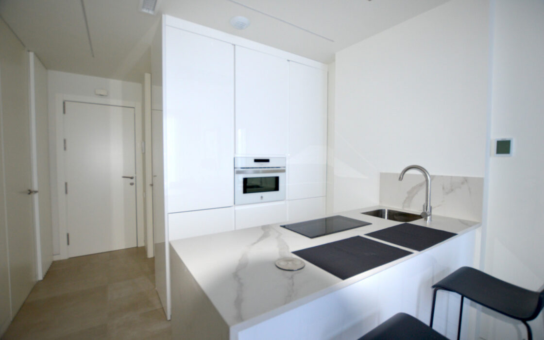 Новая квартира в Марбелье, 3 комнаты, готова к заселению