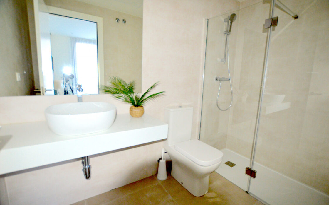 Новая квартира в Марбелье, 3 комнаты, готова к заселению