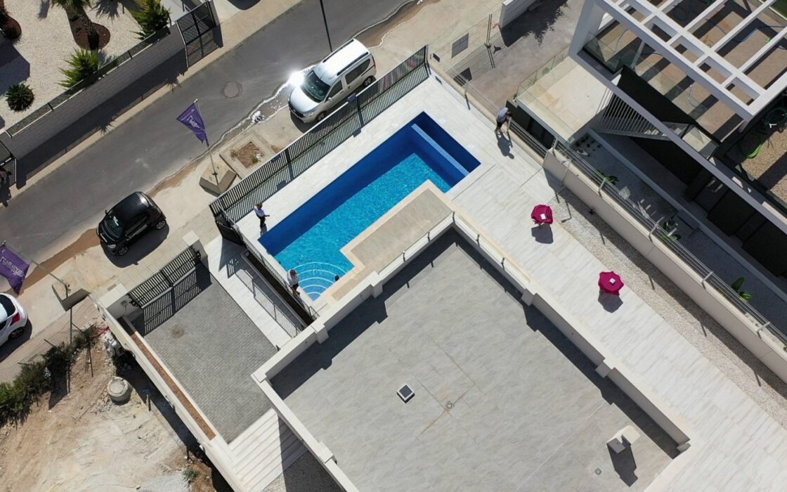 Новые виллы с террасой в Полопе, 3 спальни, 400 кв.м