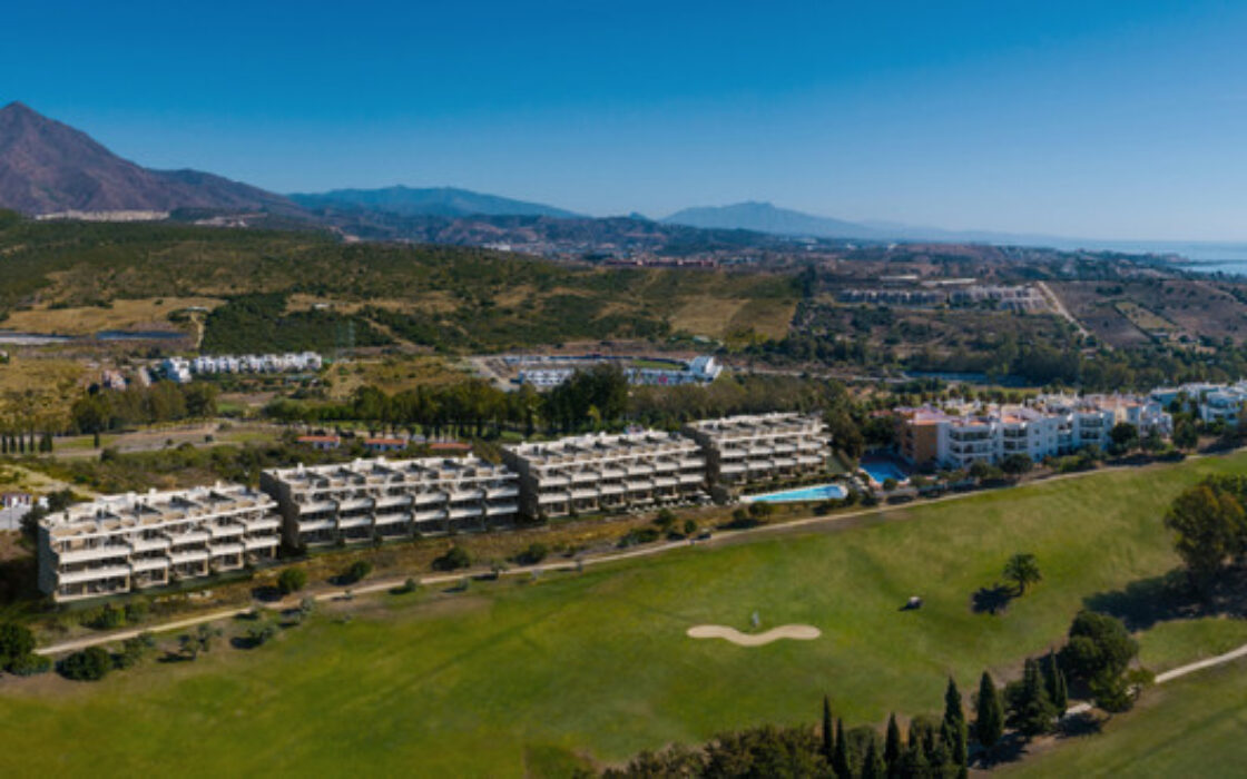 Квартира 2 спальни в Эстепоне с видом на гольф