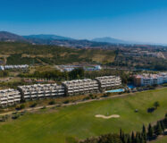 Квартира 2 спальни в Эстепоне с видом на гольф