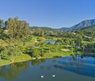 Квартира 2 спальни в Эстепоне с видом на гольф