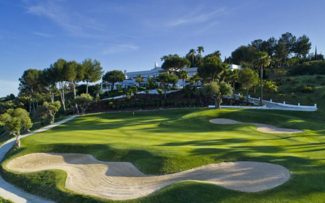 Квартира 2 спальни в Эстепоне с видом на гольф