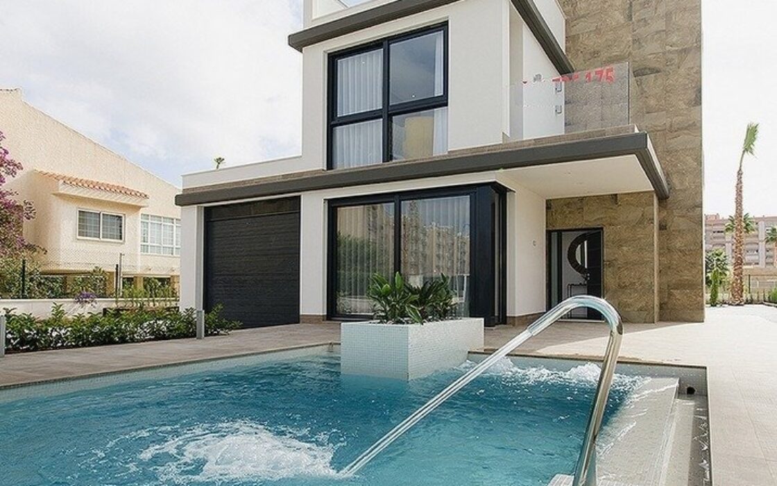 Нова вілла в Playa Honda з басейном 1 км від моря