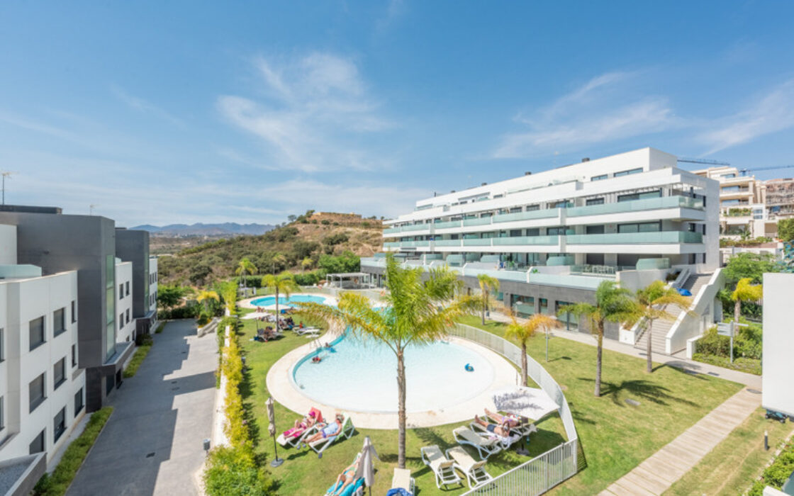 Квартира с террасой в Михас Коста, 105 кв.м, море рядом