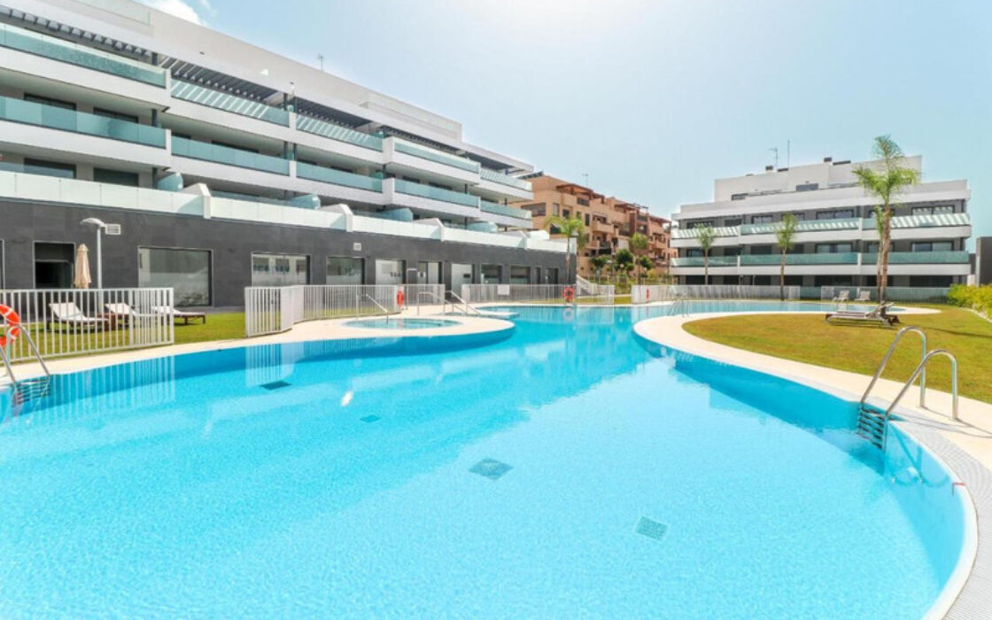 Квартира с террасой в Михас Коста, 105 кв.м, море рядом