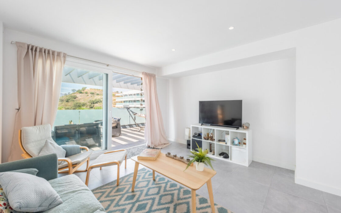 Квартира с террасой в Михас Коста, 105 кв.м, море рядом