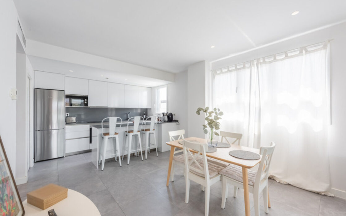 Квартира с террасой в Михас Коста, 105 кв.м, море рядом