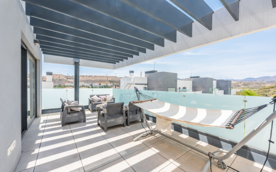 Квартира с террасой в Михас Коста, 105 кв.м, море рядом