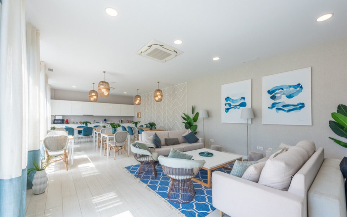 Квартира с террасой в Михас Коста, 105 кв.м, море рядом