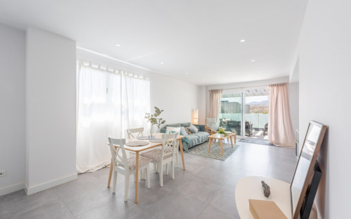 Квартира с террасой в Михас Коста, 105 кв.м, море рядом