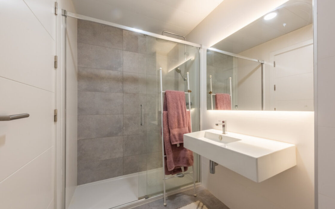 Квартира с террасой в Михас Коста, 105 кв.м, море рядом