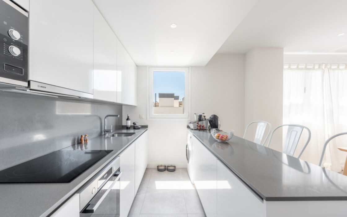 Квартира с террасой в Михас Коста, 105 кв.м, море рядом