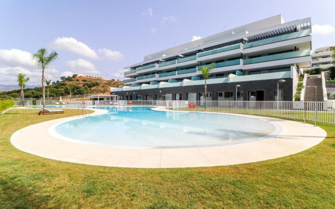 Квартира с террасой в Михас Коста, 105 кв.м, море рядом