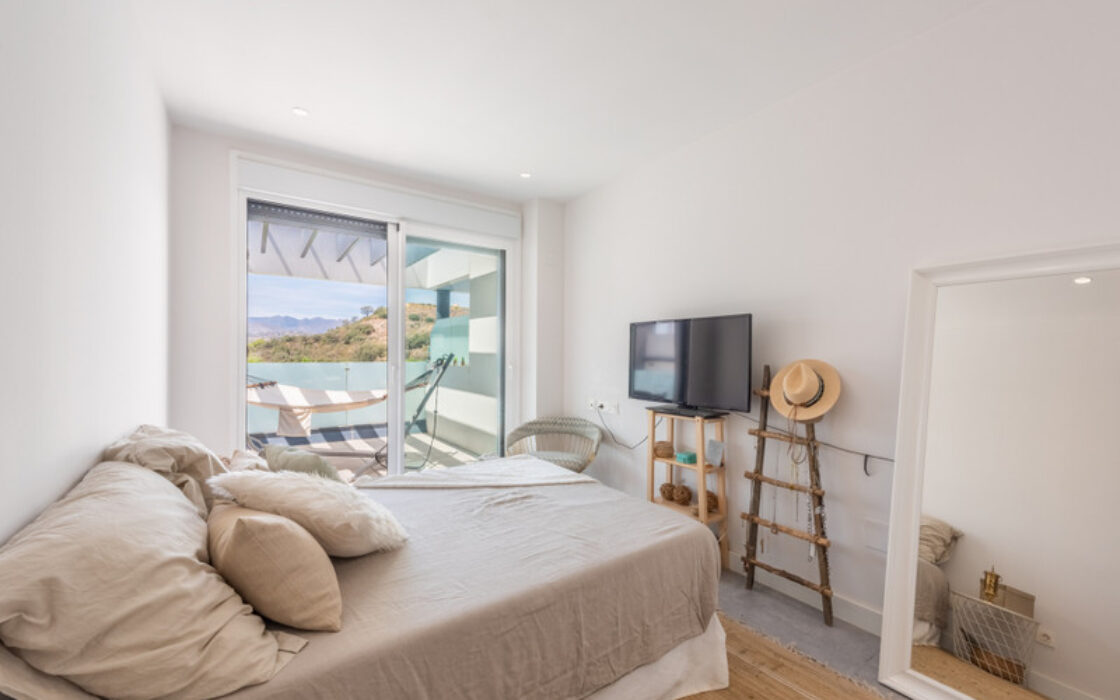 Квартира с террасой в Михас Коста, 105 кв.м, море рядом