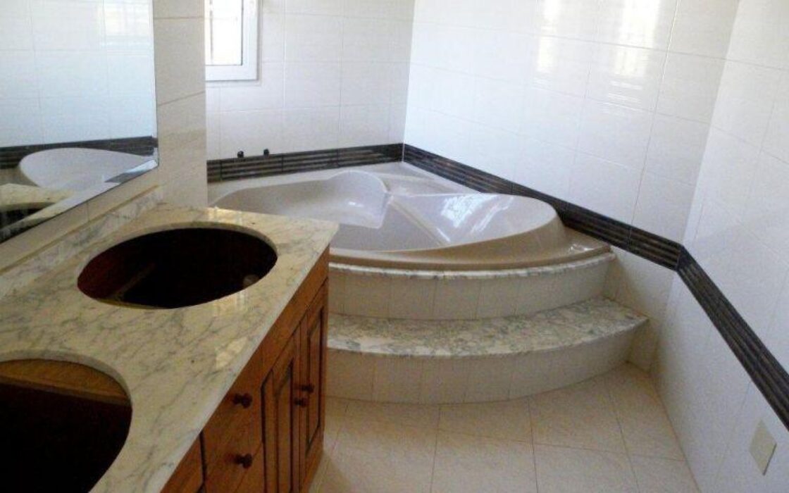 Розкішна вілла в Ла-Манзі, 465 кв.м, з видом на море