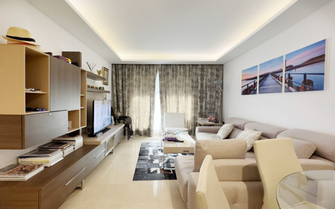 Квартира с террасой в Сан Педро де Алькантара 106 кв.м