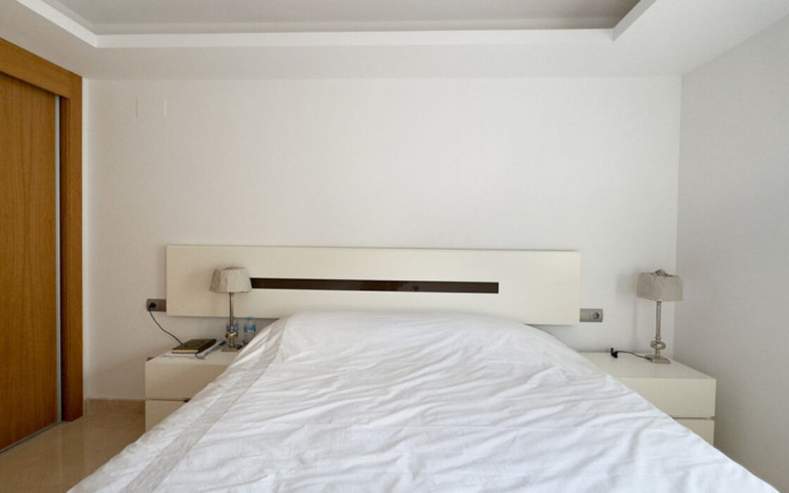 Квартира с террасой в Сан Педро де Алькантара 106 кв.м