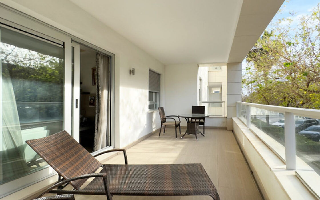 Квартира с террасой в Сан Педро де Алькантара 106 кв.м