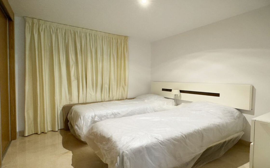 Квартира с террасой в Сан Педро де Алькантара 106 кв.м