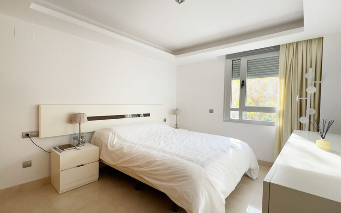 Квартира с террасой в Сан Педро де Алькантара 106 кв.м