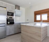 Будинок біля моря в Торрев’єсі з терасою та приватним басейном