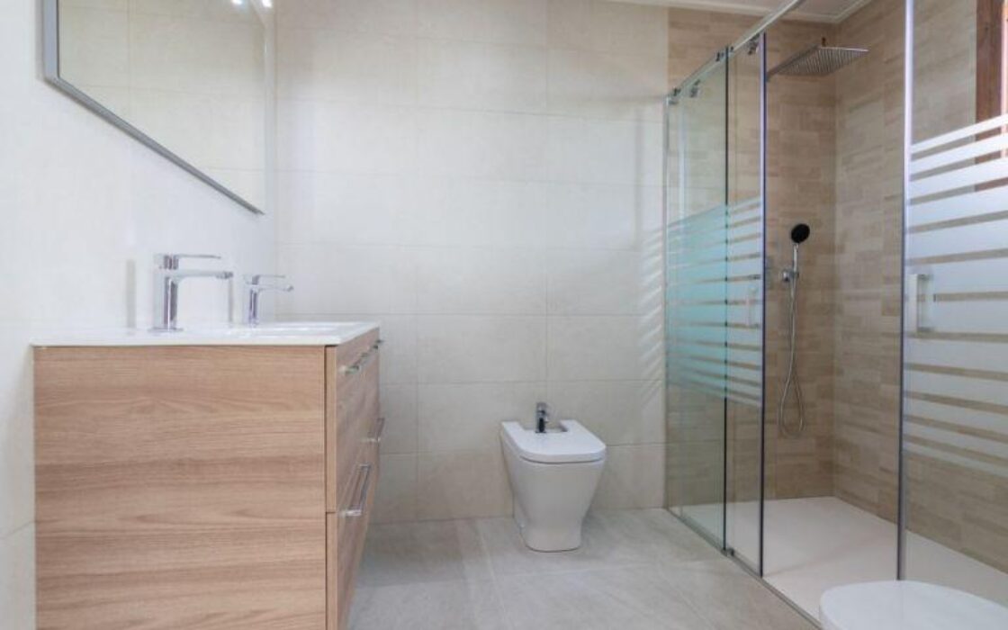 Будинок біля моря в Торрев’єсі з терасою та приватним басейном