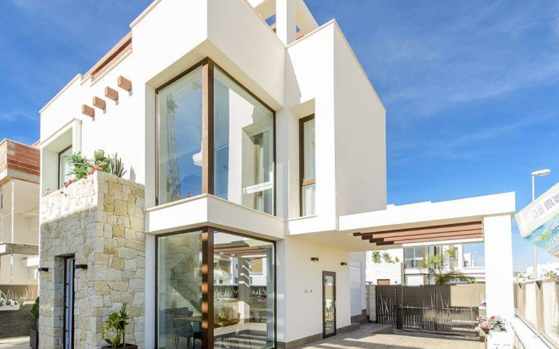 Вилла с частным бассейном в Сьюдад-Кесаде 101 кв.м