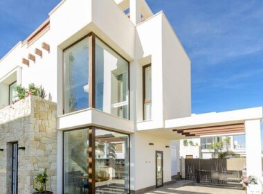 Вілла з приватним басейном у Сьюдад-Кесаде 101 кв.м