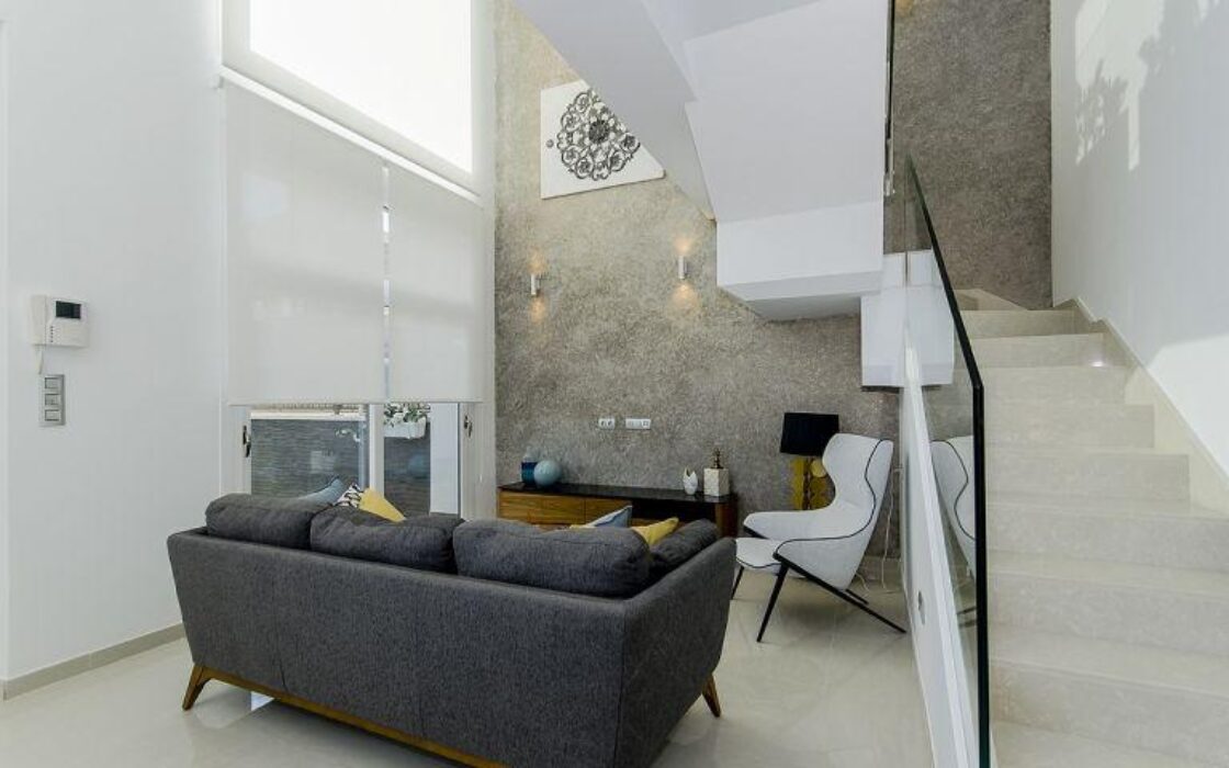 Вилла с частным бассейном в Сьюдад-Кесаде 101 кв.м