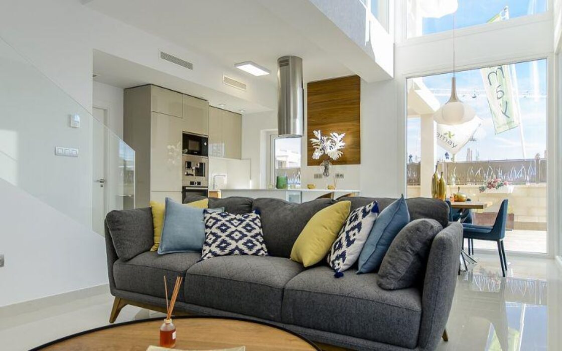 Вилла с частным бассейном в Сьюдад-Кесаде 101 кв.м