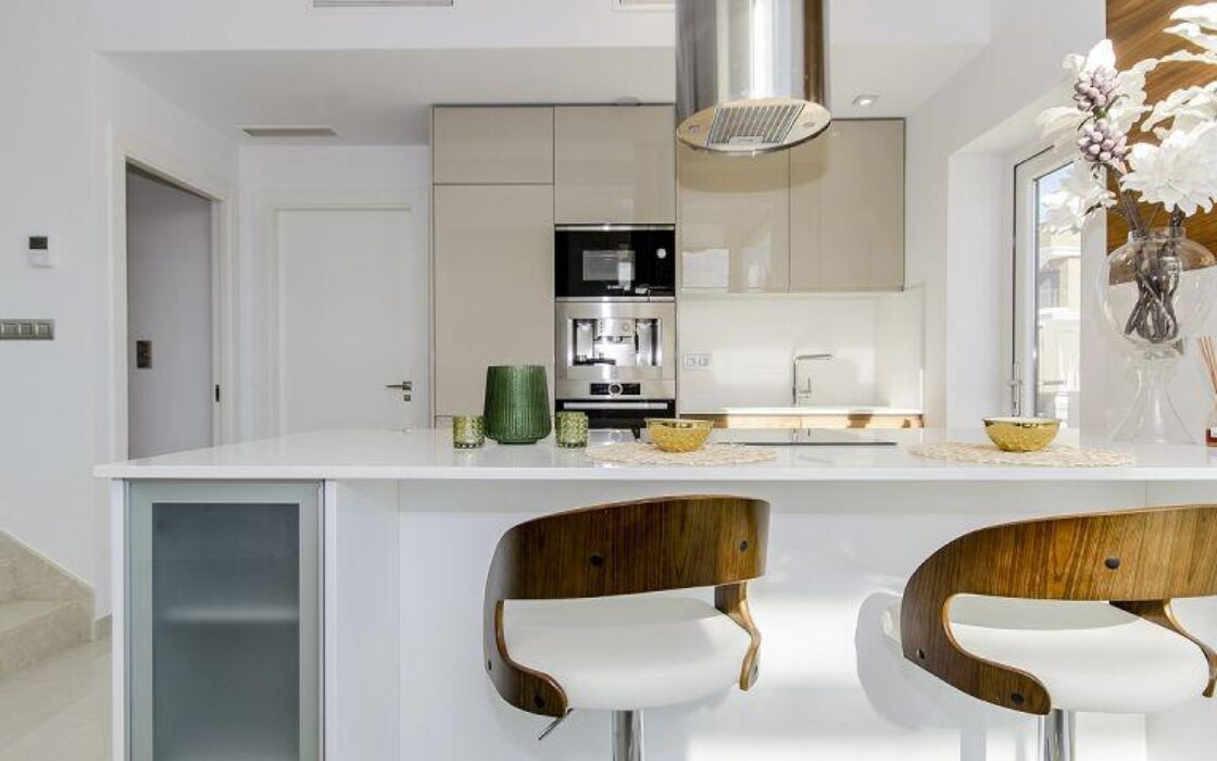 Вилла с частным бассейном в Сьюдад-Кесаде 101 кв.м