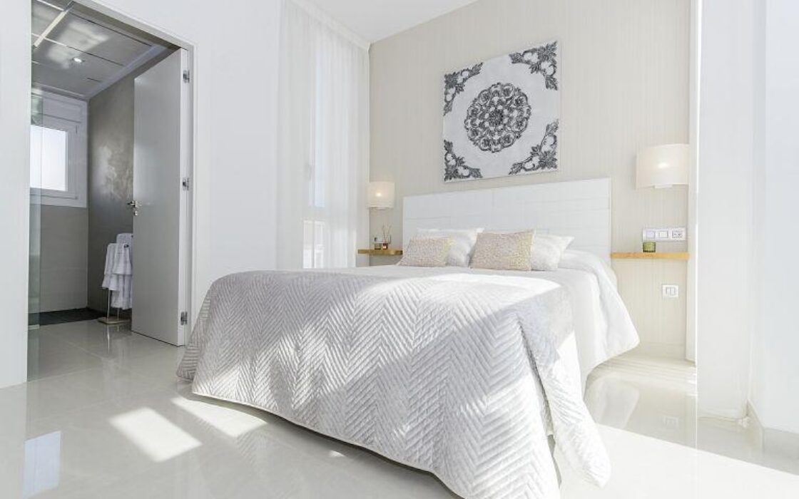 Вилла с частным бассейном в Сьюдад-Кесаде 101 кв.м