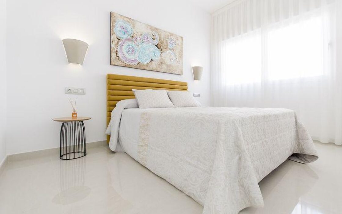 Вилла с частным бассейном в Сьюдад-Кесаде 101 кв.м