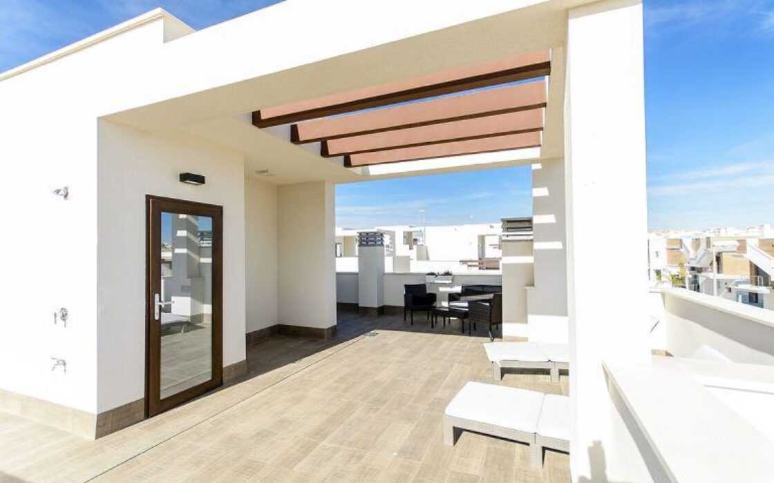 Вилла с частным бассейном в Сьюдад-Кесаде 101 кв.м