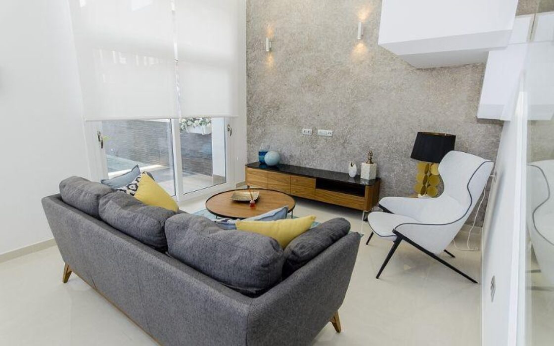 Вилла с частным бассейном в Сьюдад-Кесаде 101 кв.м