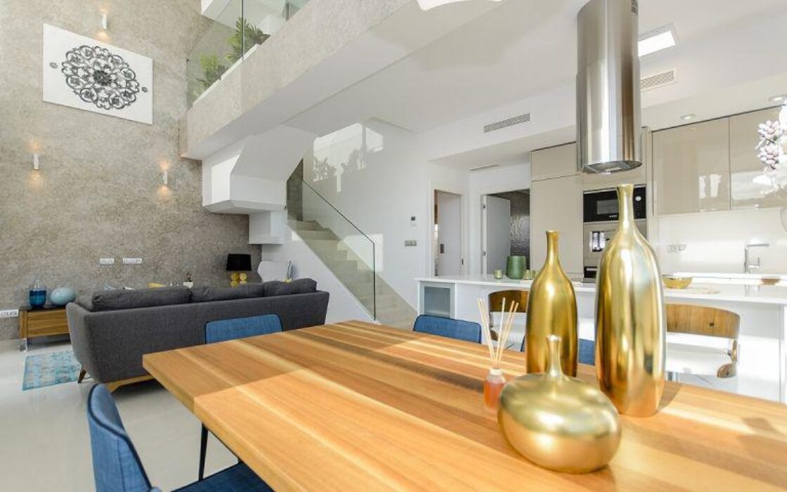 Вилла с частным бассейном в Сьюдад-Кесаде 101 кв.м