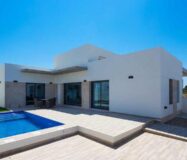 Дом в Дайя Нуэва с бассейном, 3 спальни, терраса 18 кв.м