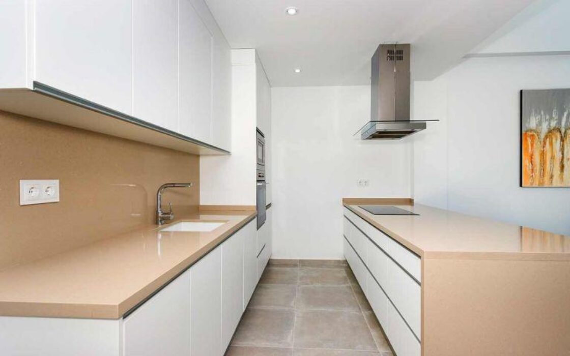 Дом в Дайя Нуэва с бассейном, 3 спальни, терраса 18 кв.м