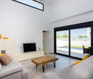 Дом в Дайя Нуэва с бассейном, 3 спальни, терраса 18 кв.м