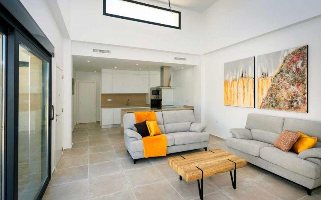 Дом в Дайя Нуэва с бассейном, 3 спальни, терраса 18 кв.м