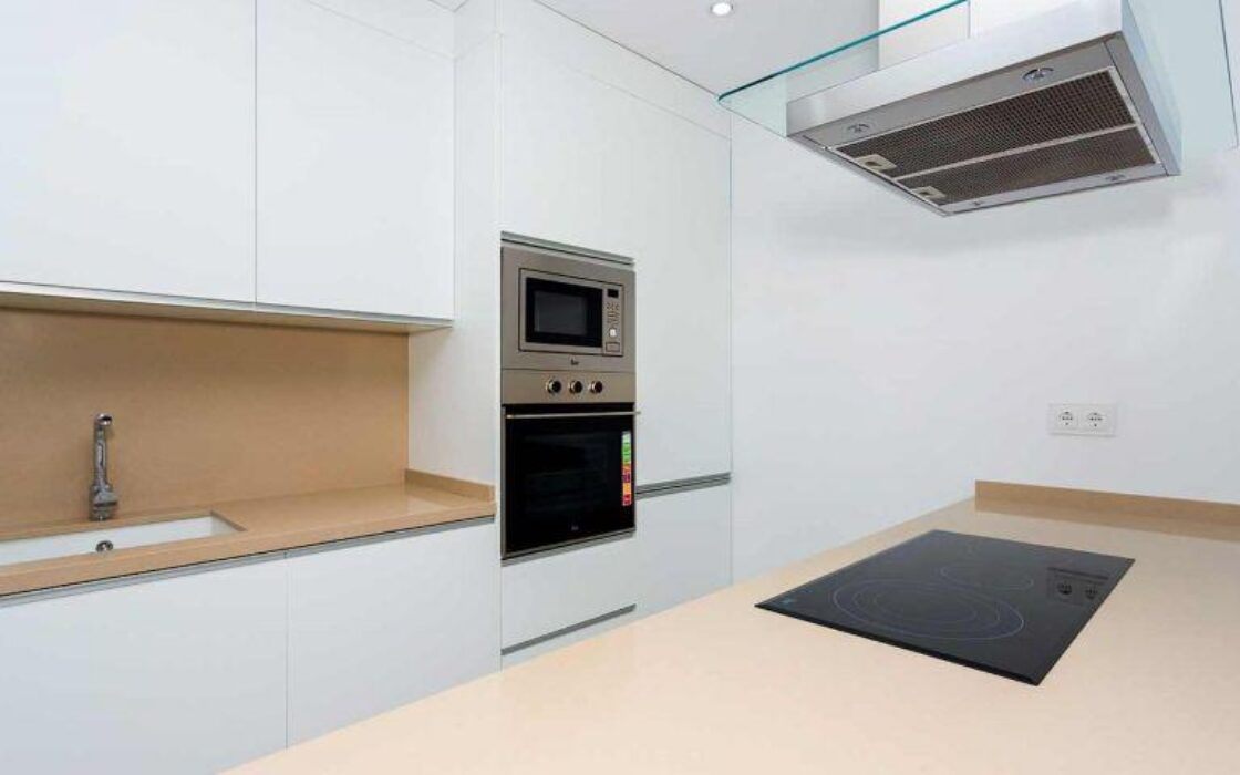 Дом в Дайя Нуэва с бассейном, 3 спальни, терраса 18 кв.м