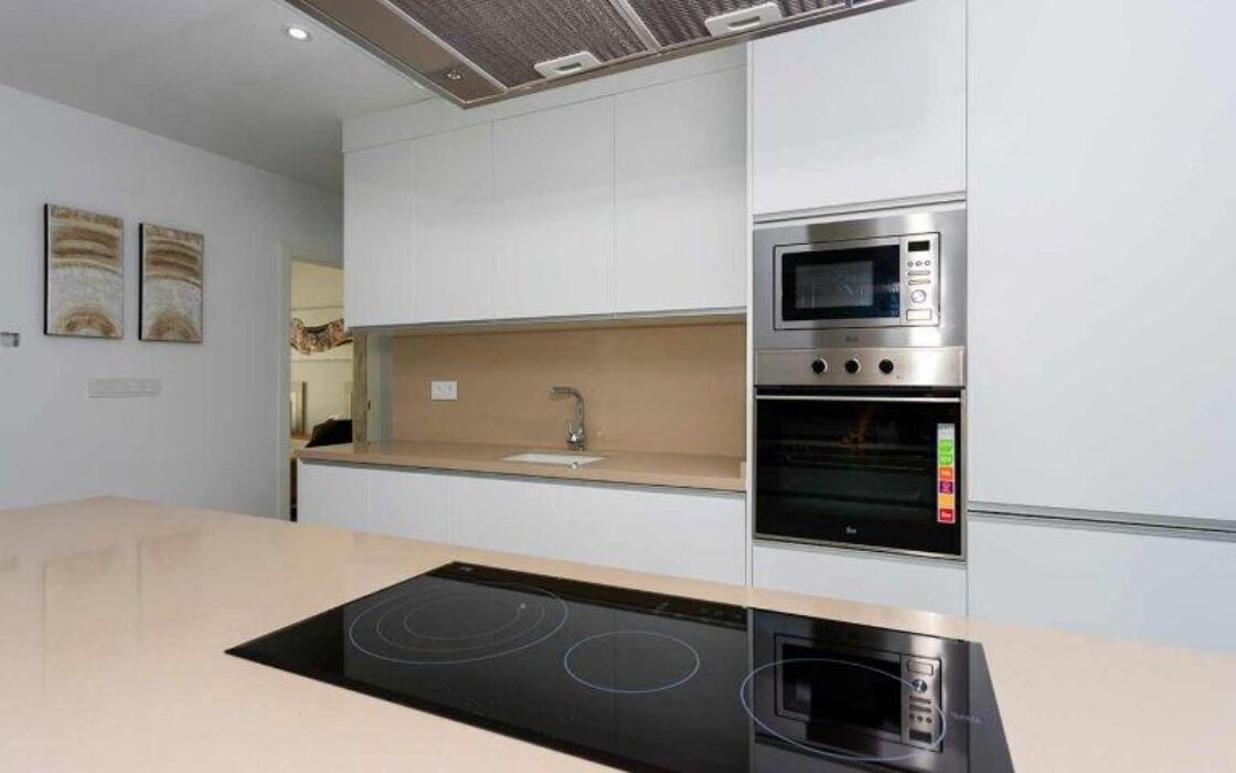 Дом в Дайя Нуэва с бассейном, 3 спальни, терраса 18 кв.м