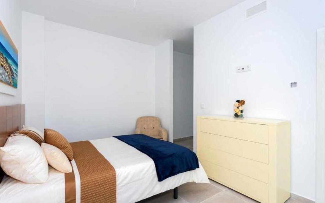 Дом в Дайя Нуэва с бассейном, 3 спальни, терраса 18 кв.м