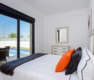 Дом в Дайя Нуэва с бассейном, 3 спальни, терраса 18 кв.м