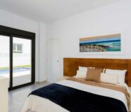 Дом в Дайя Нуэва с бассейном, 3 спальни, терраса 18 кв.м