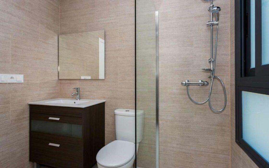 Дом в Дайя Нуэва с бассейном, 3 спальни, терраса 18 кв.м